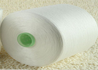 China Nähgarn-Polyester des Weiß-60/2, Jungfrau-Polyester-Maschinen-Stickgarn auf Plastikkegel fournisseur