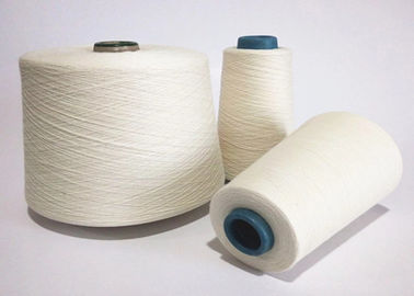 China Ring gesponnenes leichtes Garn der Baumwolle32s für Rundstrickmaschine, Reinweiß fournisseur