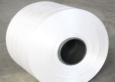China Rohes Weiß verdrehte strukturiertes hohes Hartnäckigkeits-Polyester-Garn 630D für Rohr fournisseur